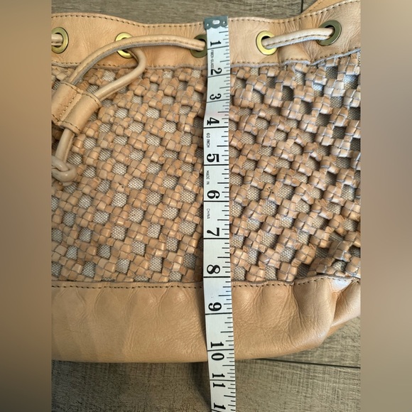 Marta Ponti Leather Bucket Crossbody Bag Tan Woven Front fisherman large - Picture 3 of 11